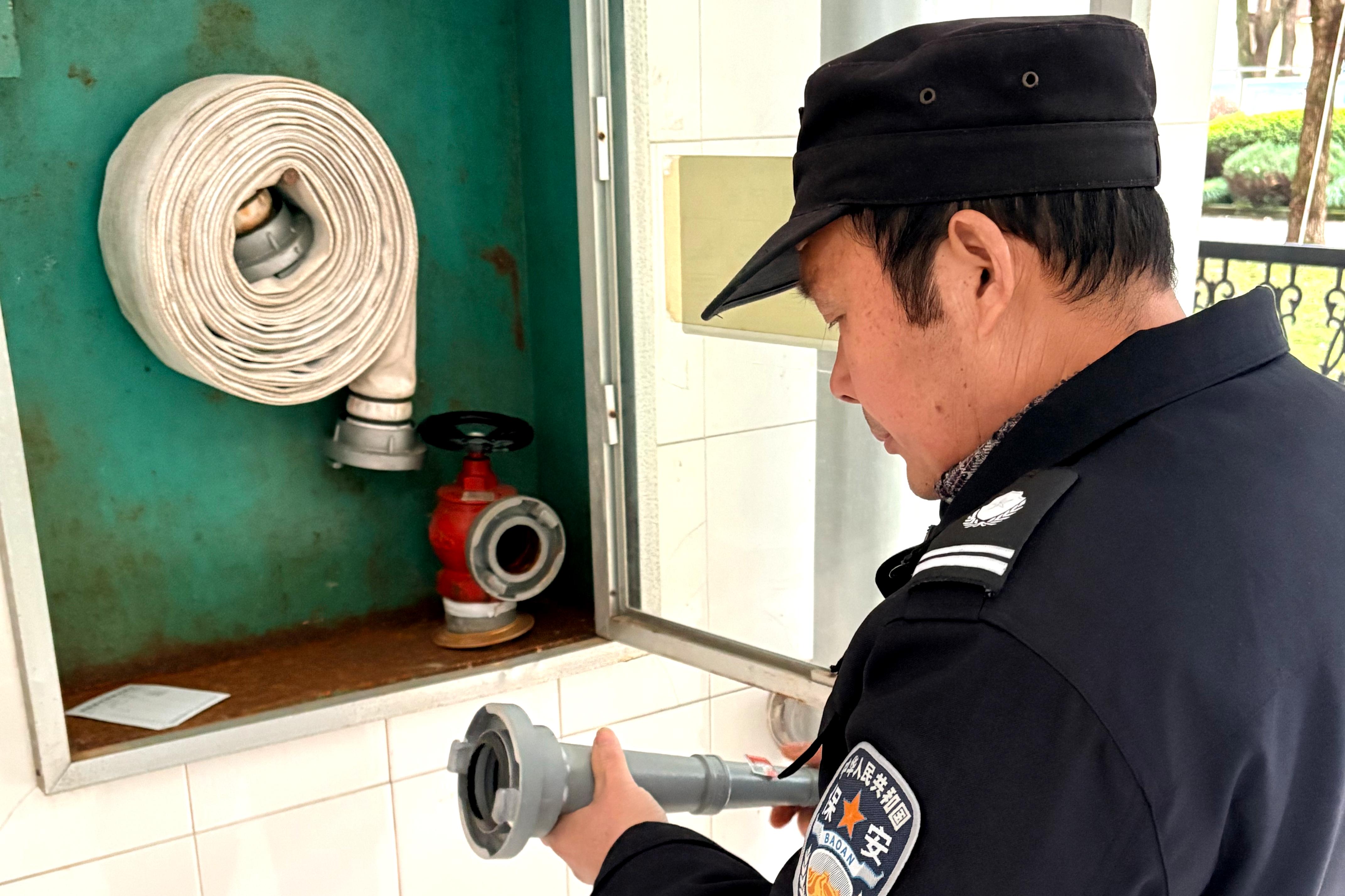 我校开展开学前校园安全大检查